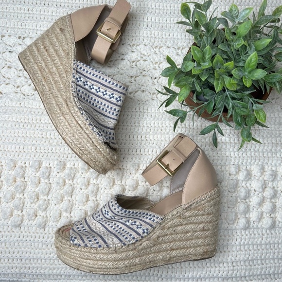 MARC FISHER Women’s Adalyn 2 Boho Printed Wedge Platform Sandal Cream Blue 11 - Picture 1 of 15